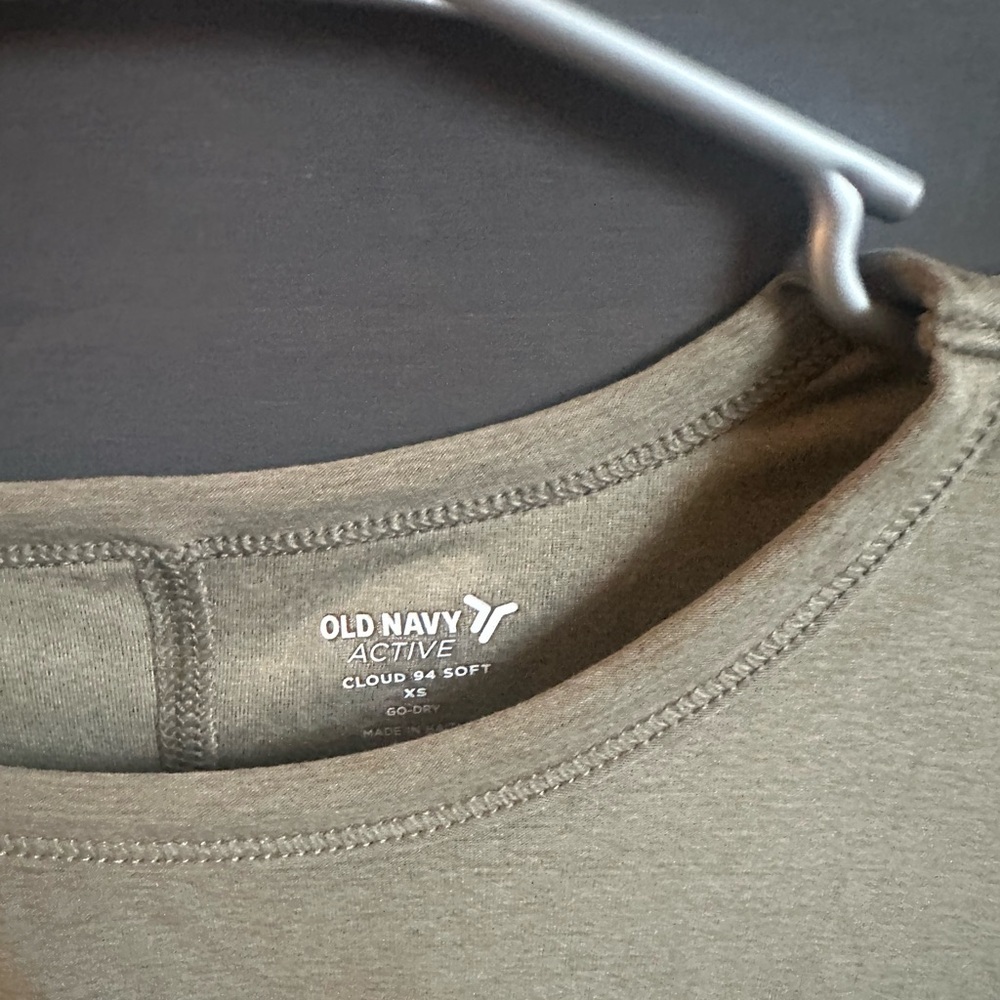 Old Navy Active Olive Green Women's Top - Picture 3 of 4